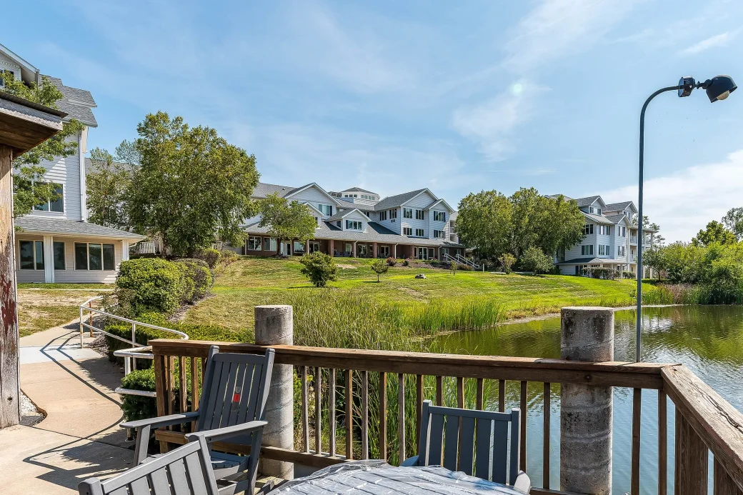 Waterfront deck Columbia